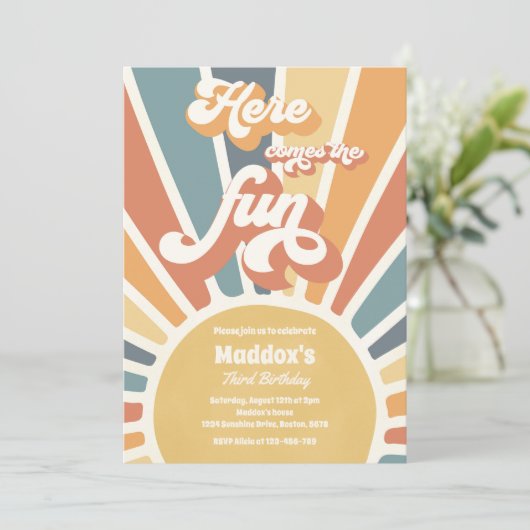 Hier komt de Fun Boho Sunshine Birthday Party Kaart (Staand voorkant)