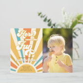 Hier komt de Fun Retro Boho Hippie Boy Birthday Kaart (Staand voorkant)