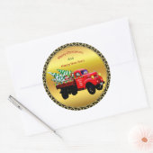 Hier komt de kerstboomwagen van Santa's boerderij. Ronde Sticker (Envelop)