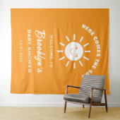 Hier komt de Son Trendy Sun Baby shower achtergron Wandkleed (In Situ (horizontaal))