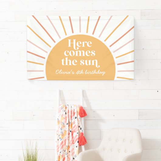 Hier komt de Sun Boho Sunshine-verjaardag Spandoek (Insitu)