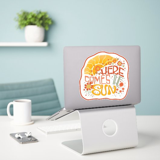 Hier komt de Sun Retro Inspirivity Sticker (Laptop op bureau)