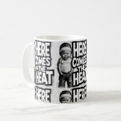 HIER KOMT DE WARMTE KOFFIEMOK (Voorkant links)