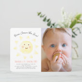 Hier komt de Waterverf van de Zon 1st Birthday Fot Kaart (Staand voorkant)