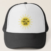 Hier komt de zon trucker pet (Voorkant)