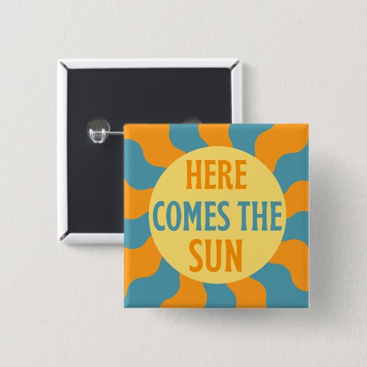 Hier komt de zon vierkante button 5,1 cm (Voorkant /achterkant)