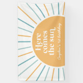 Hier komt de zon zonneschijn verjaardag spandoek (Verticaal)