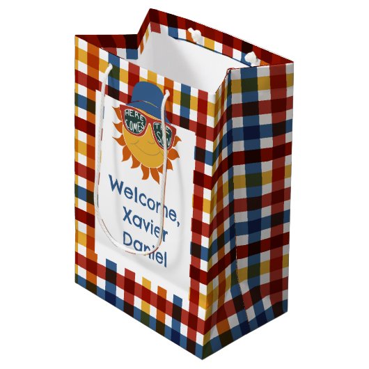 Hier komt de zoon Plaid Baby Boy Medium Cadeauzakje (Voorkant Gekanteld)