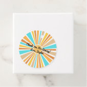 Hier komt de zoon, Retro Boho Rainbow Round Bedankjes Labels (In situ)