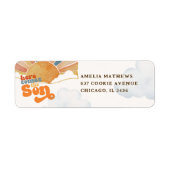Hier Komt de Zoon Retro Script Jongens Baby Shower Etiket (Voorkant)