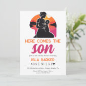 Hier komt de zoon zonneschijn baby shower uitnodig kaart (Staand voorkant)