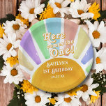 Hier komt die! Retro Boho Sun 1e verjaardag Papieren Bordje<br><div class="desc">Vier in stijl met deze trendy 1e verjaardagsfeestje papieren borden. Dit ontwerp is gemakkelijk te personaliseren met uw speciale eventformulering en uw gasten zullen opgetogen zijn wanneer zij deze fabelachtige document borden zien. Overeenkomende objecten vindt u in de collectie.</div>