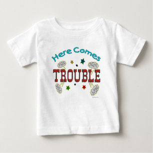 Hier komt het Baby Baby T-shirt met problemen