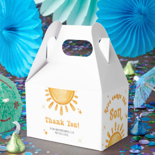 Hier komt het Baby shower van de zoon Bedankdoosjes