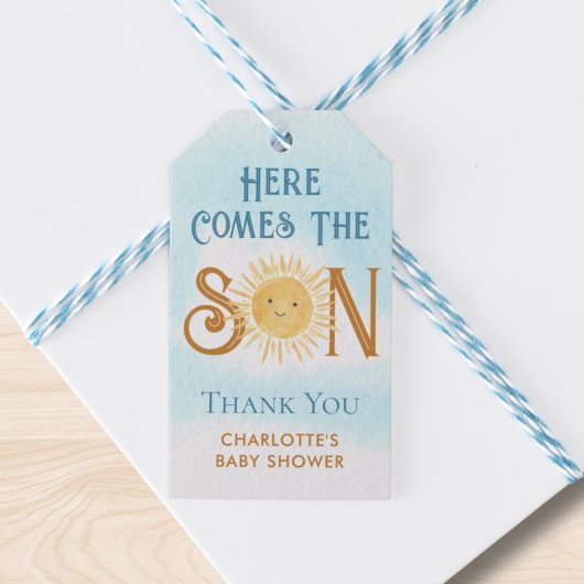 Hier komt het Baby shower van de zoon Cadeaulabel