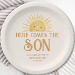 Hier komt het Baby shower van de zoon Papieren Bordje<br><div class="desc">Plan je een baby shower voor een jongen? Dit baby showers servet met een zonnethema is versierd met een waterverf lachende zon en stijlvolle typografie op een achtergrond van zacht crème. Gemakkelijk aan te passen. Originele Waterverf © Michele Davies.</div>