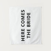 Hier komt het Bride Fabric Ceremony-teken Wandkleed (Voorkant)