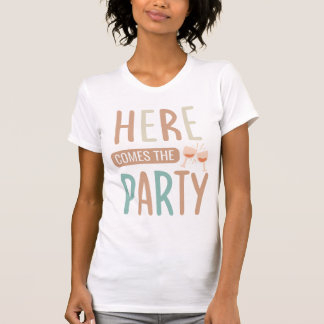 Hier Komt Het Feest - Grappig Meidenavakantie T-shirt