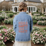 Hier komt het feest Retro vrijgezellenfeest  Denim Jacket<br><div class="desc">Hier komt het feest Retro vrijgezellenfeest Bruidsmeisje cadeaus</div>