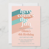 Hier komt het Fun Retro Boho Verjaardagsfeest Kaart (Voorkant)