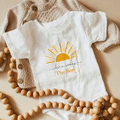 Hier komt het geschenk van het zoon baby shower romper