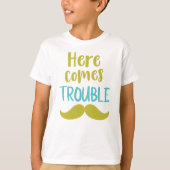 Hier komt het probleem, Mustache, Mustache T-shirt (Voorkant)