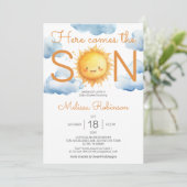 Hier komt het Son Boy Baby shower Kaart (Staand voorkant)