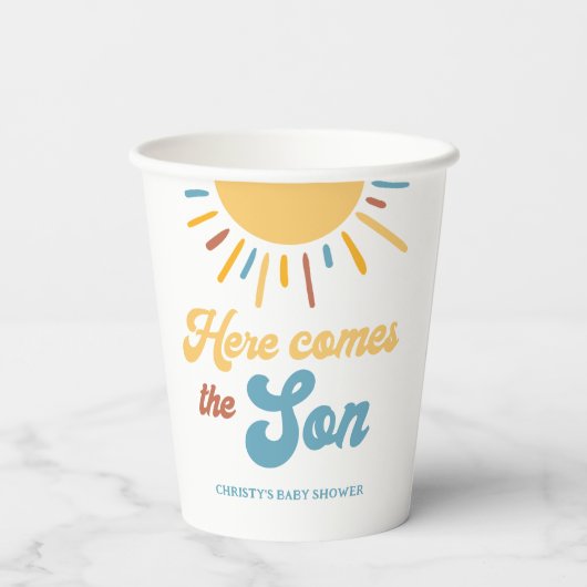 Hier komt het Son Boy Baby shower Papieren Bekers (Achterkant)