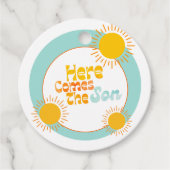 Hier komt het Son retro baby shower Bedankjes Labels (Voorkant)