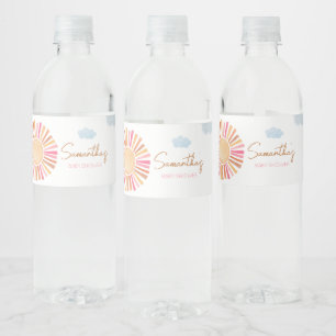 Hier komt het Sun Girl Baby shower Waterfles Etiket