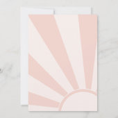 Hier komt het Sun Pink Rainbow Baby shower Kaart (Achterkant)
