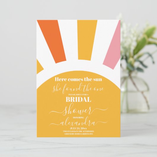 Hier komt het Sun Ray Yellow Vrijgezellenfeest Kaart (Staand voorkant)