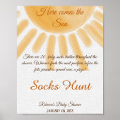 Hier komt het Sunshine Baby shower Sock Hunt Fun G Poster (Voorkant)