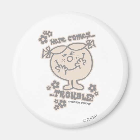 Hier komt kleine Miss Trouble Magneet (Voorkant)