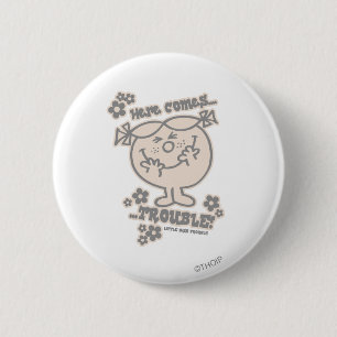 Hier komt kleine Miss Trouble Ronde Button 5,7 Cm