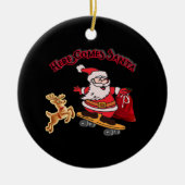 HIER KOMT SANTA OP SKATEBOARD CHRISTMAS KERAMISCH ORNAMENT (Voorkant)