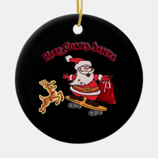 HIER KOMT SANTA OP SKATEBOARD CHRISTMAS KERAMISCH ORNAMENT (Voorkant)