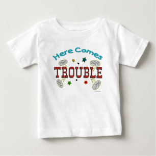 Hier komt Trouble Baby Baby Kind T-shirt