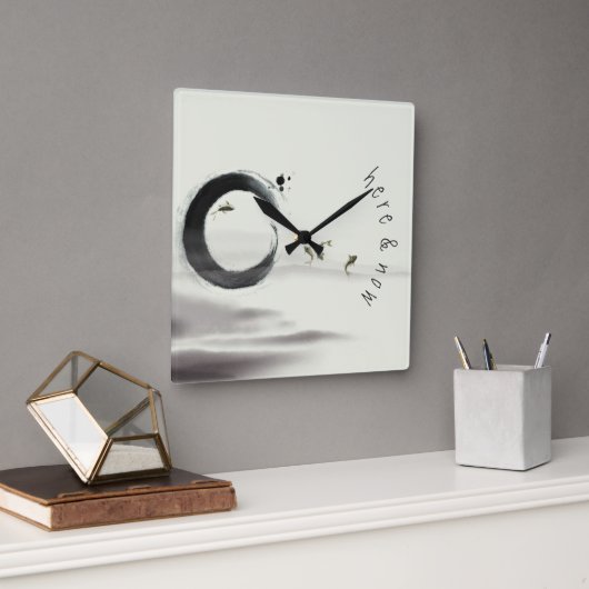 Hier & nu / Zen Circle Enso Koi Brush Painting Vierkante Klok (Kantoor)