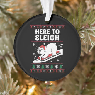 Hier om kerst met ijsbeer slee sneeuw Kerstmis Ornament