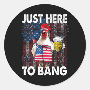Hier om kip te slaan 4 juli Amerikaanse vlag vuur Ronde Sticker