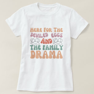 Hier voor de Duivelse Eieren en het Familiedrama T-shirt