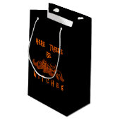 Hier zie je Witches Gift Bag Klein Cadeauzakje (Achterkant Gekanteld)