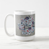 hier zijn joker- beige mah jongg mok- linttegels koffiemok (Links)