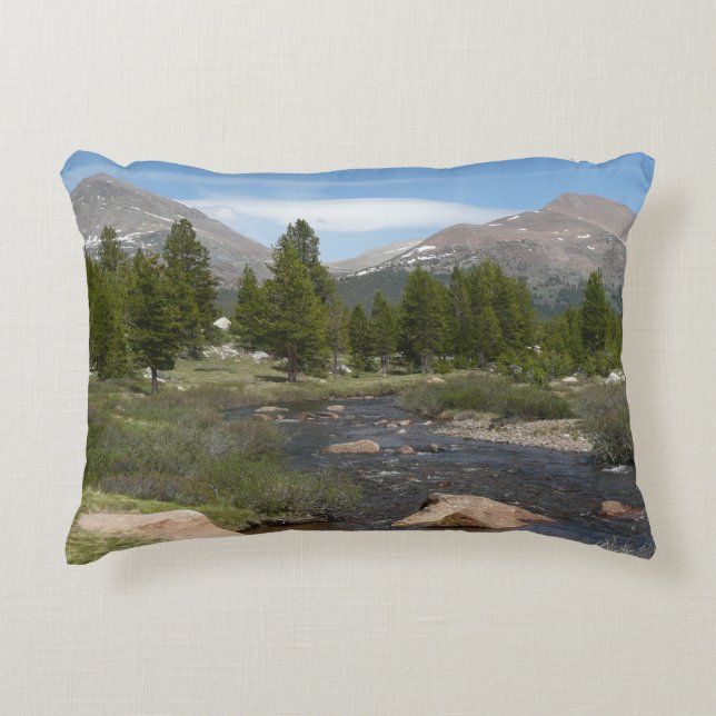 High Country Mountain Stream III bij Yosemite Accent Kussen (Voorkant)