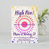 High Five! 5e verjaardag Folie Uitnodiging (Staand Voorkant)