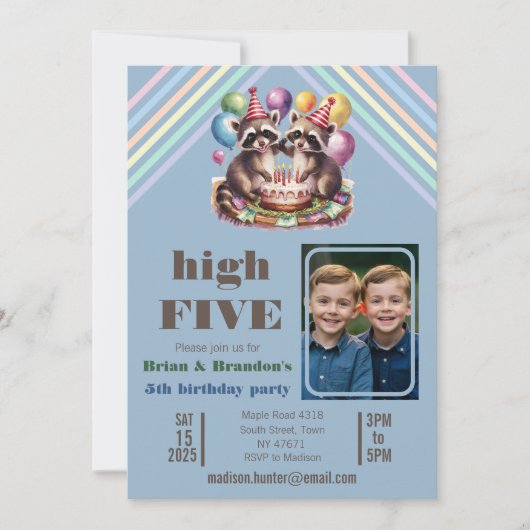 High Five Blue Birthday Party Twins Mapache Foto Kaart (Voorkant)