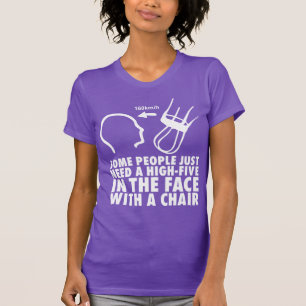 High-five in het gezicht met een stoel t-shirt