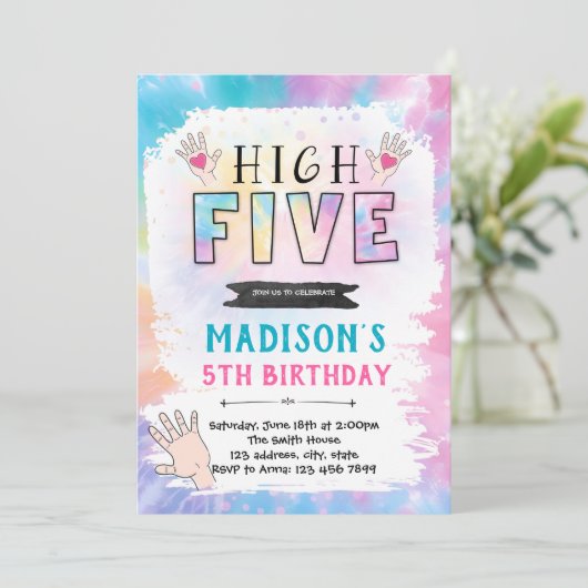 High Five Tie Dye verjaardagsuitnodiging Kaart (Staand voorkant)