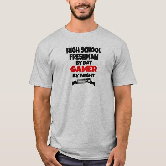High School Freshman beroemd gemaakt door Day Game T-shirt (Voorkant)